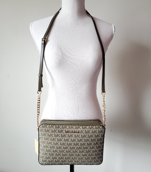 FREE 🛍🎁BEAUTIFUL MICHAEL KORS JET SET CROSSBODY - Picture 3 of 5